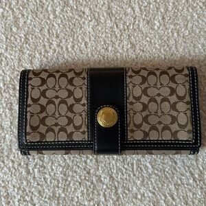 Coach Women’s Large Billfold Wallet